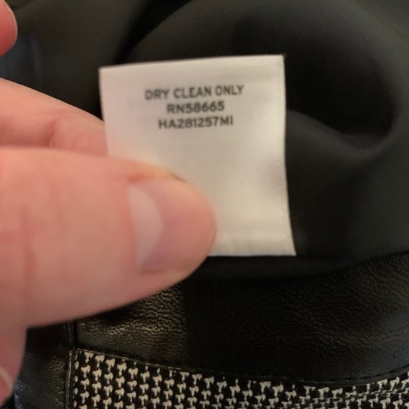 Halogen A lined skirt with faux leather details - Picture 6 of 6